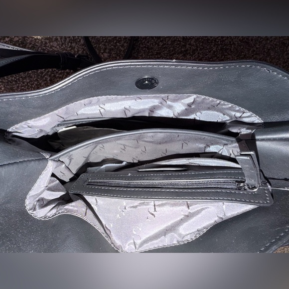 Simply Vera Vera Wang Black Faux Leather Hobo Shoulder Bag (NWT) - Picture 8 of 10